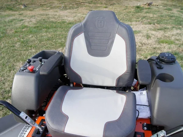 Husqvarna MZ61 61″ Zero Turn Lawns Mowers 24HP KAW (Scratch and Dent) - Image 6