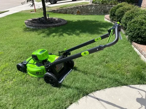 Greenworks 80V 21-Inch Self-Propelled Lawn Mowers. - Image 4