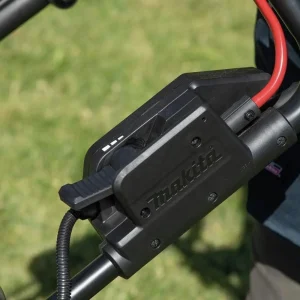Makita 40V max XGT Brushless 21″ Self‐Propelled Commercials Lawn Mowers Kit GML01PL - Image 3